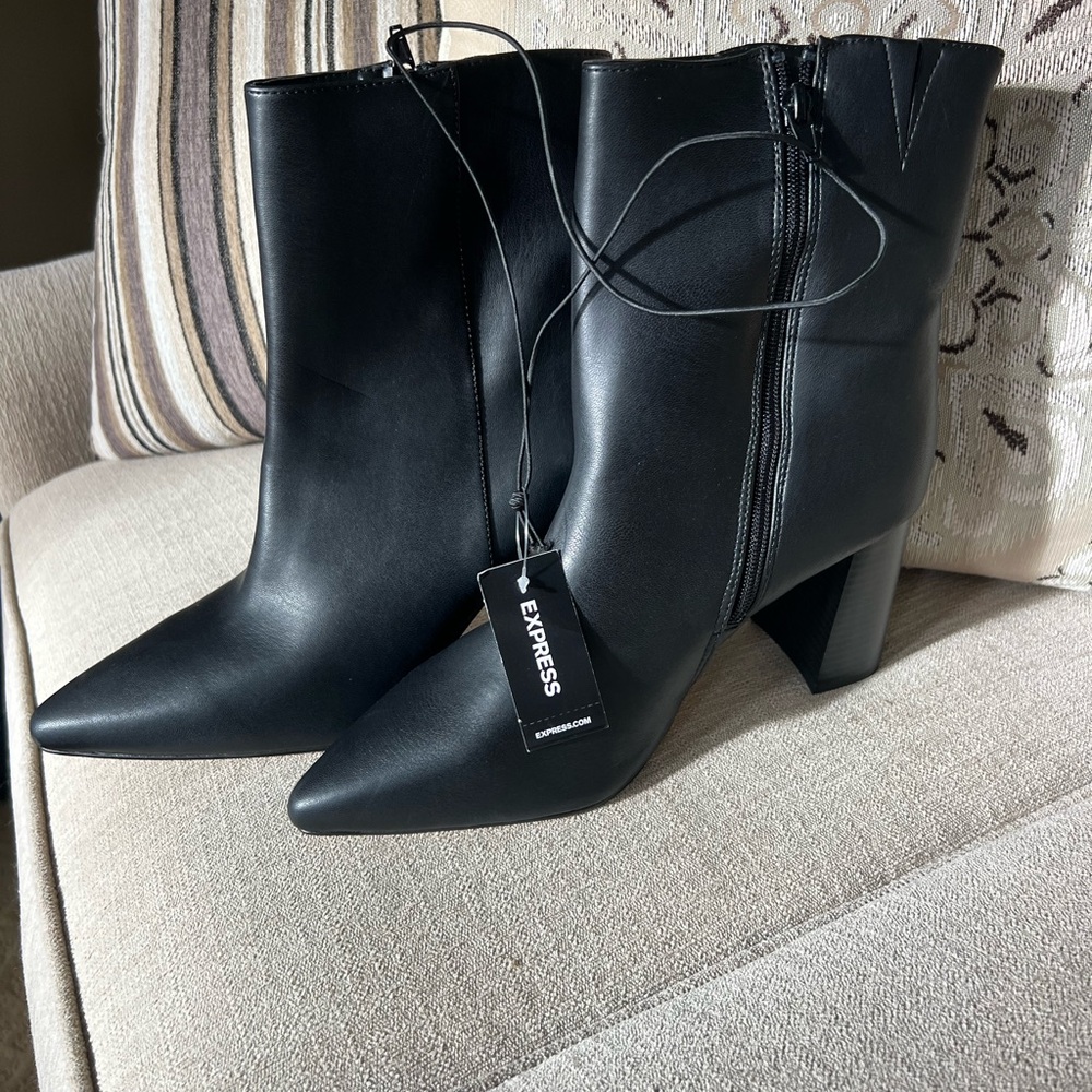 NWT black booties size 9.5 - Picture 2 of 2